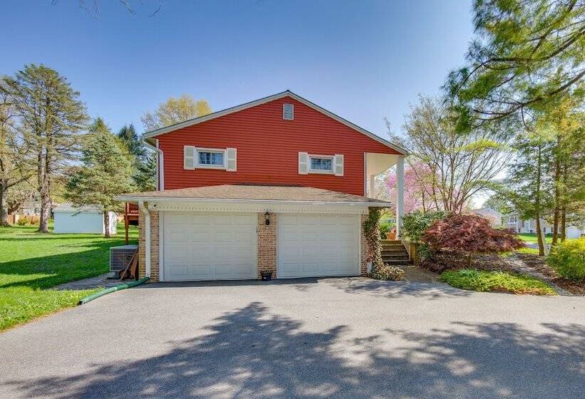 Charming Leola Home: 10 Mi To Downtown Lancaster!