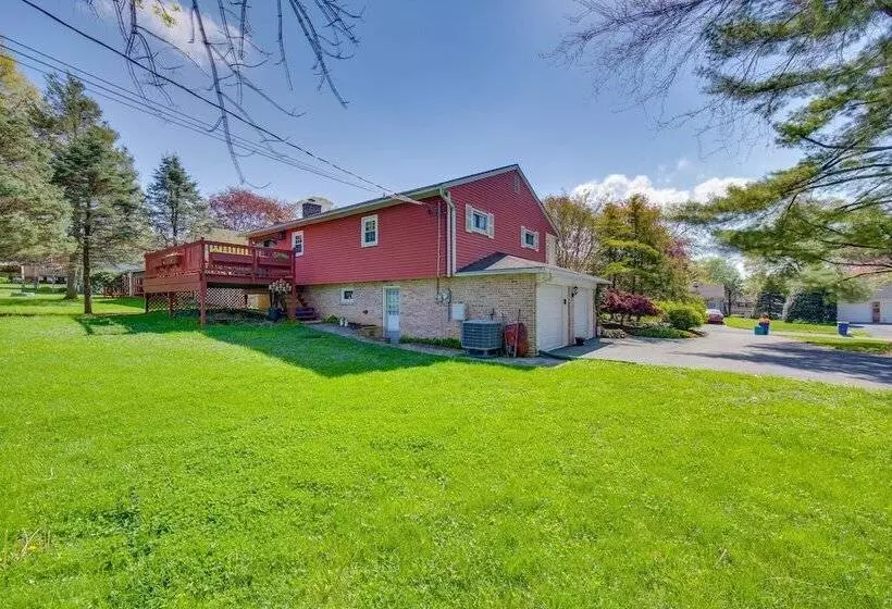 Charming Leola Home: 10 Mi To Downtown Lancaster!