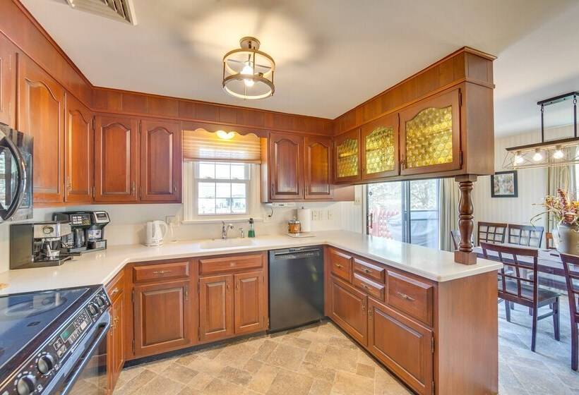 Charming Leola Home: 10 Mi To Downtown Lancaster!