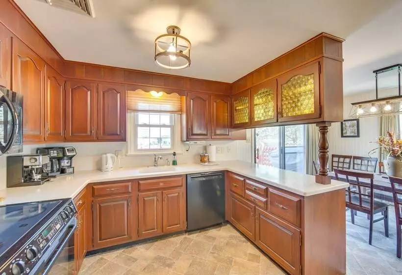 Charming Leola Home: 10 Mi To Downtown Lancaster!