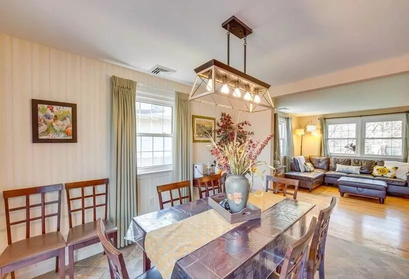 Charming Leola Home: 10 Mi To Downtown Lancaster!