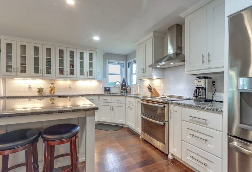 Dock & Hot Tub: Lakefront Camdenton Haven!