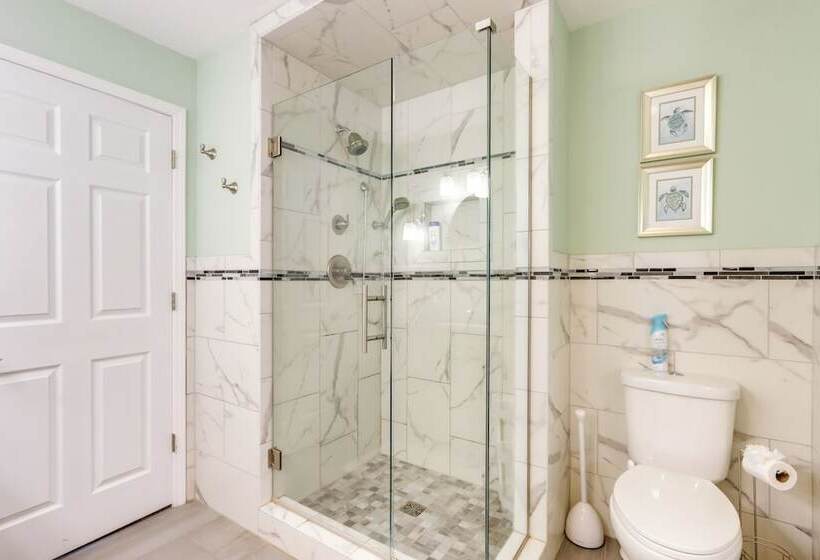 Dock & Hot Tub: Lakefront Camdenton Haven!