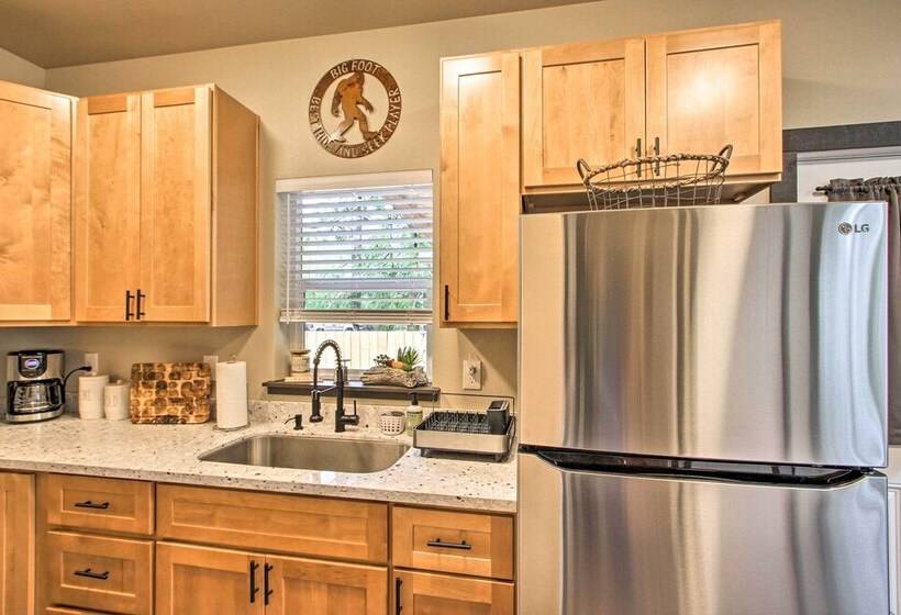 Cozy Cabin 5 Miles To Mt Rainier National Park!