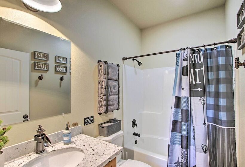 Cozy Cabin 5 Miles To Mt Rainier National Park!