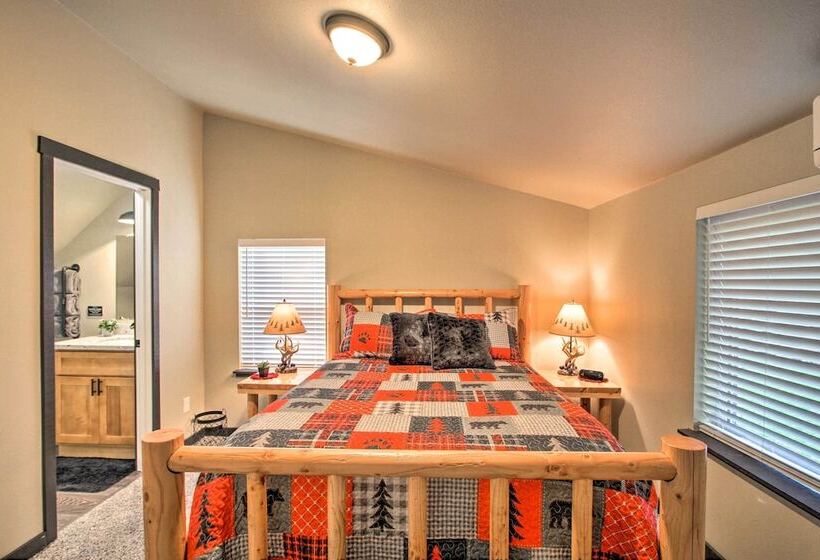 Cozy Cabin 5 Miles To Mt Rainier National Park!