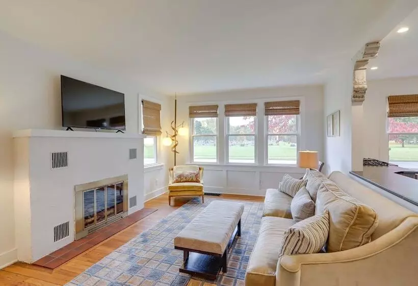 Cozy Cottage In Historic Village: Near Cedar Point