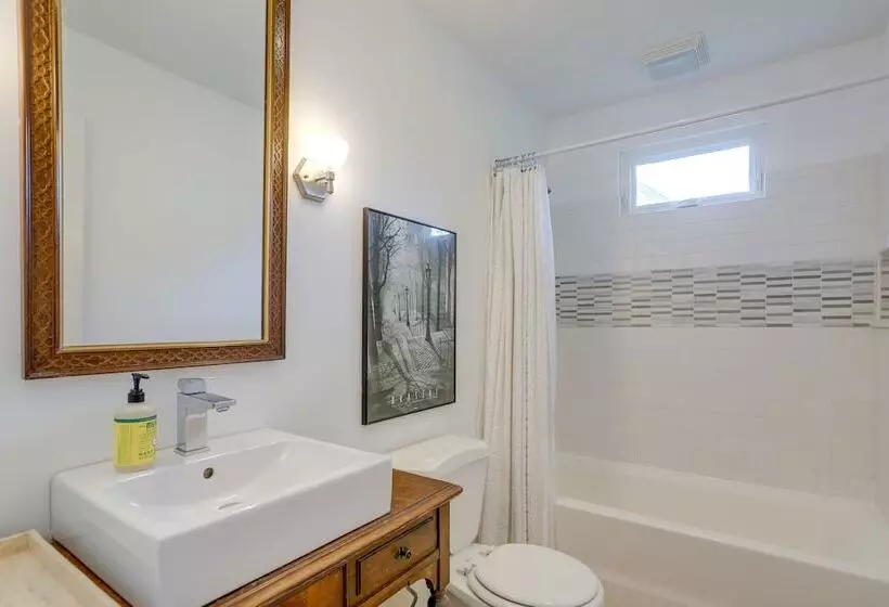 Cozy Cottage In Historic Village: Near Cedar Point