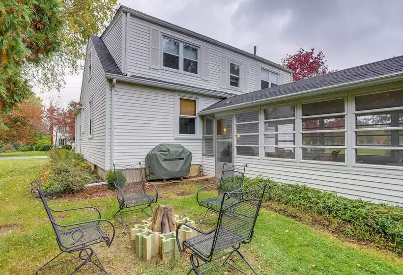 Cozy Cottage In Historic Village: Near Cedar Point