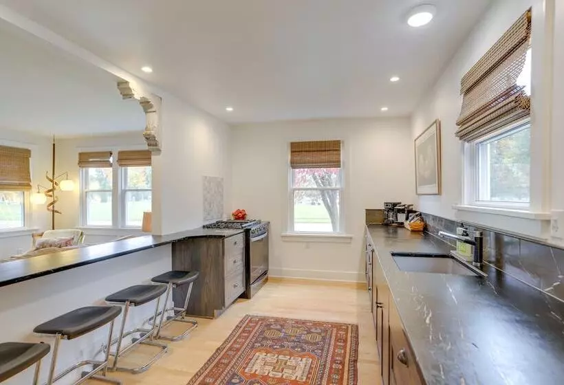 Cozy Cottage In Historic Village: Near Cedar Point