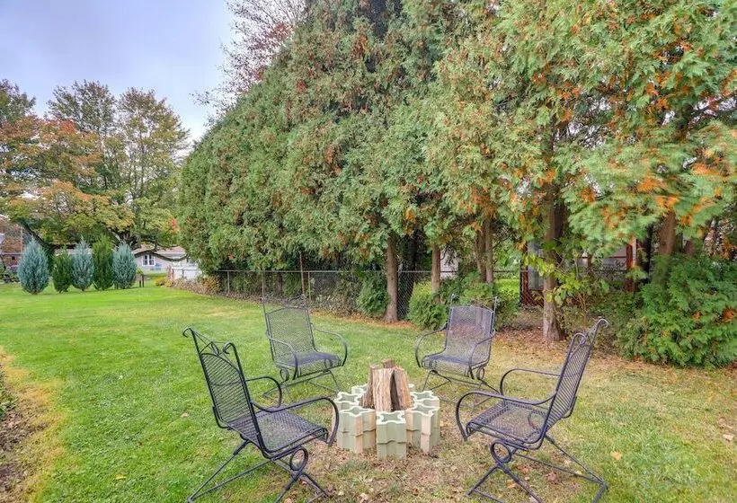 Cozy Cottage In Historic Village: Near Cedar Point