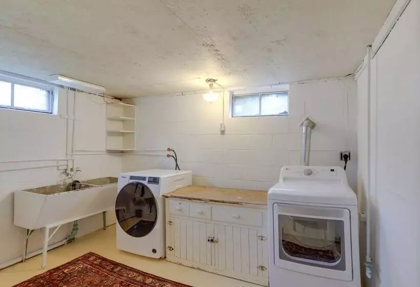 Cozy Cottage In Historic Village: Near Cedar Point