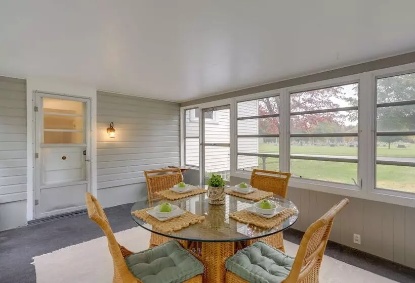 Cozy Cottage In Historic Village: Near Cedar Point