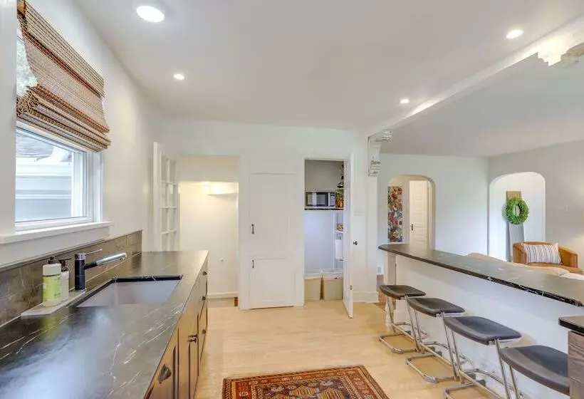 Cozy Cottage In Historic Village: Near Cedar Point