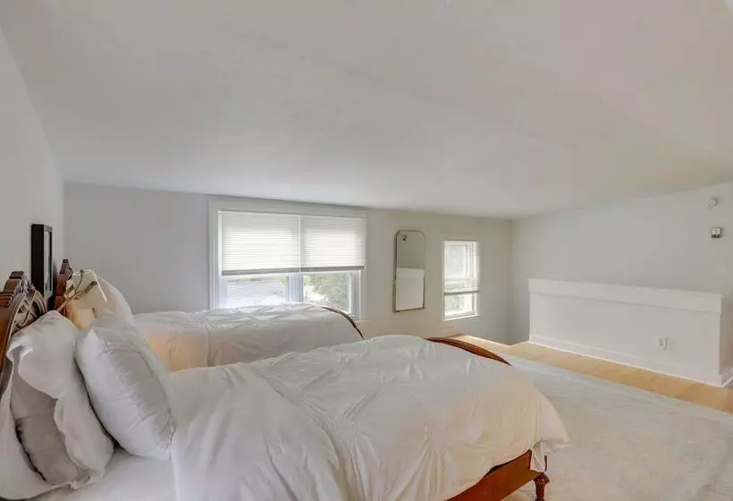 Cozy Cottage In Historic Village: Near Cedar Point