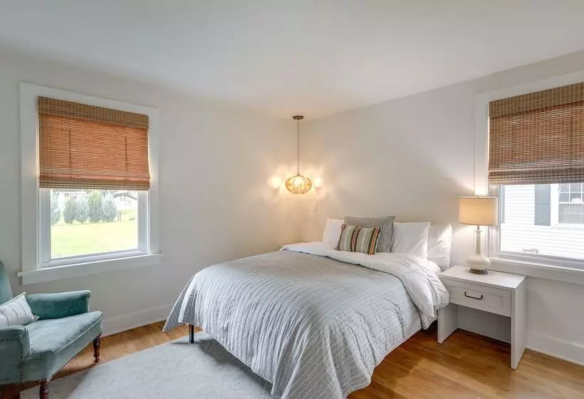 Cozy Cottage In Historic Village: Near Cedar Point