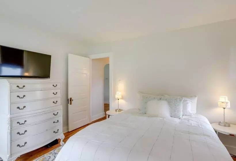 Cozy Cottage In Historic Village: Near Cedar Point