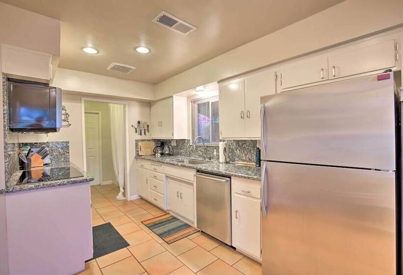 Palm Desert Abode: Pool, Walk To El Paseo District