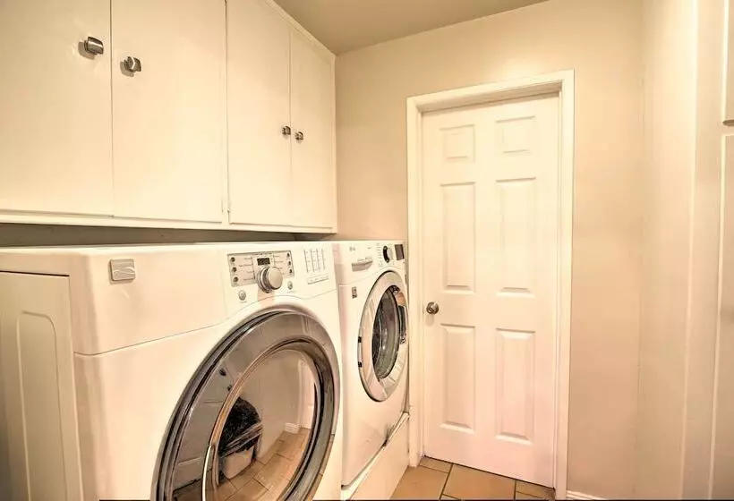 Palm Desert Abode: Pool, Walk To El Paseo District