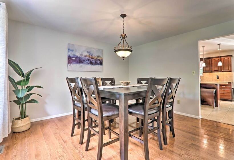 East Stroudsburg Hideaway W/ 2 Community Pools!