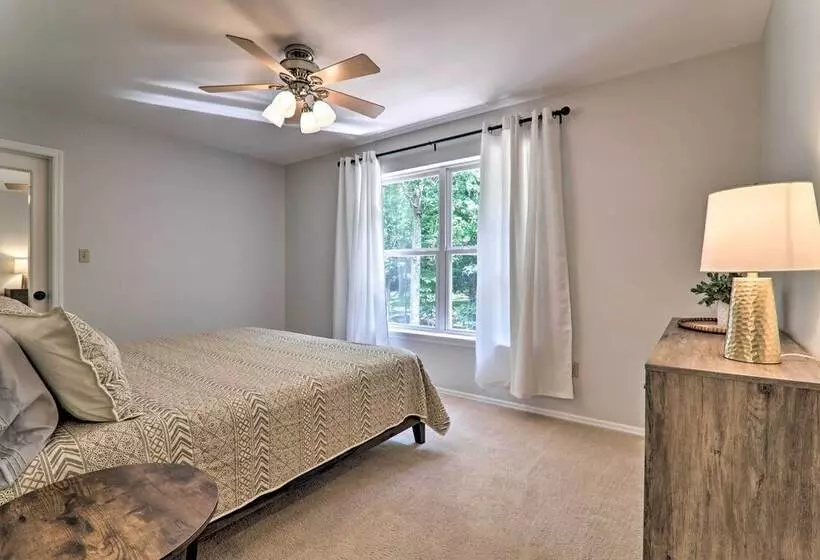 East Stroudsburg Hideaway W/ 2 Community Pools!
