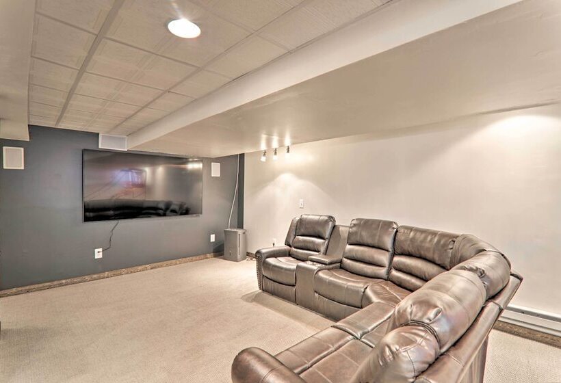 East Stroudsburg Hideaway W/ 2 Community Pools!