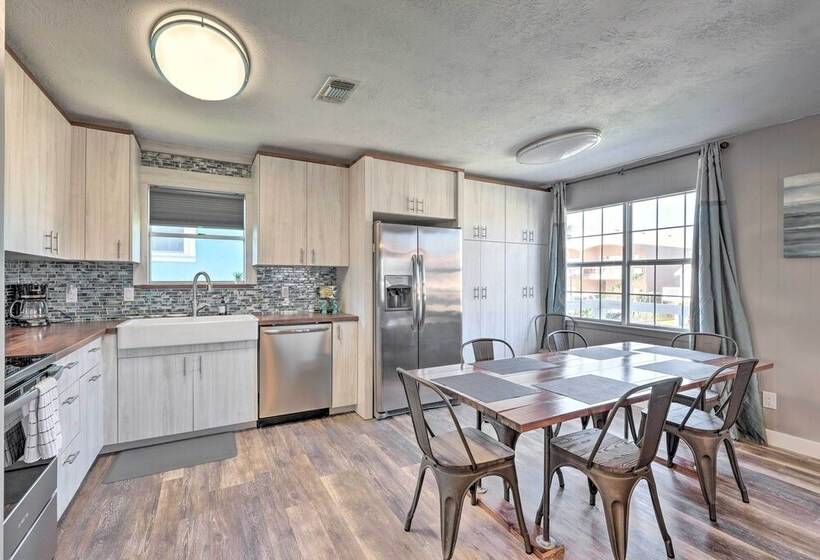 Family Friendly South Padre Island Escape W/ Grill