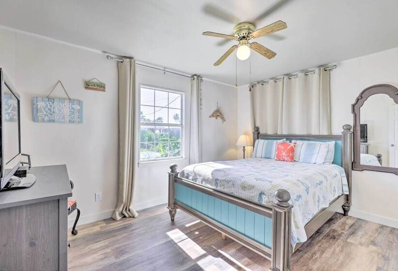 Family Friendly South Padre Island Escape W/ Grill