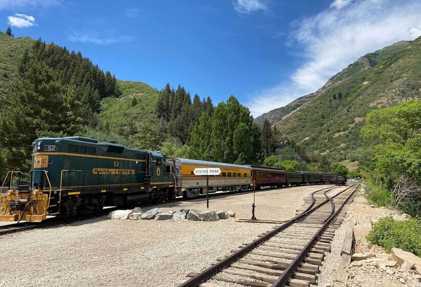 Provo Canyon Cabin  Treehouse  W/ Mountain Views