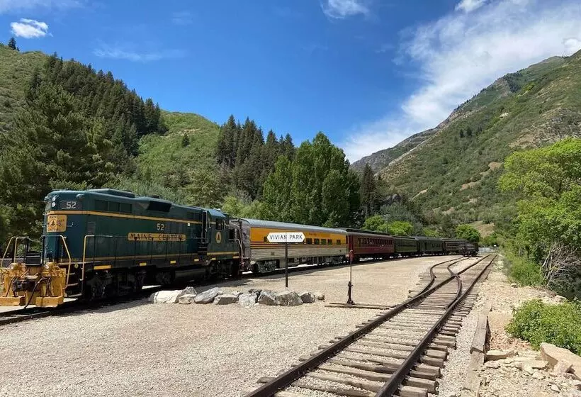 Provo Canyon Cabin  Treehouse  W/ Mountain Views