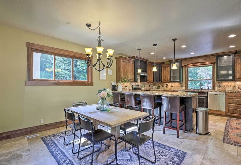 Provo Canyon Cabin  Treehouse  W/ Mountain Views