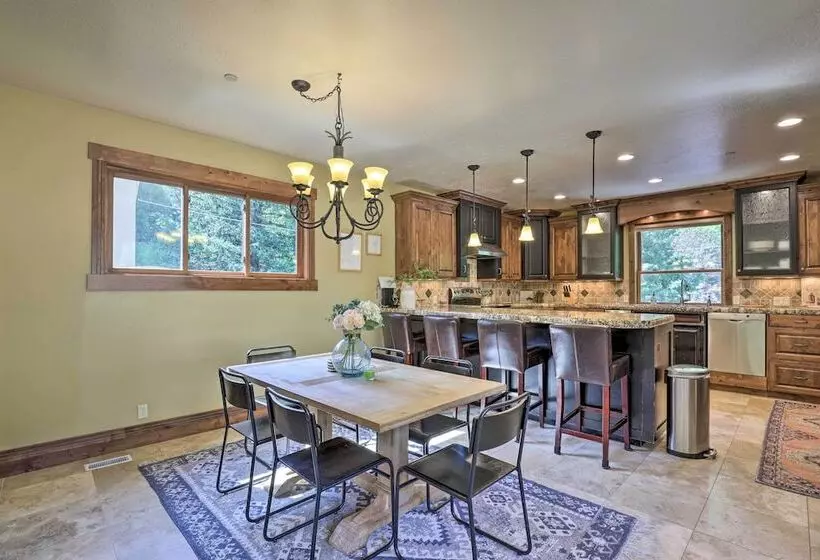 Provo Canyon Cabin  Treehouse  W/ Mountain Views