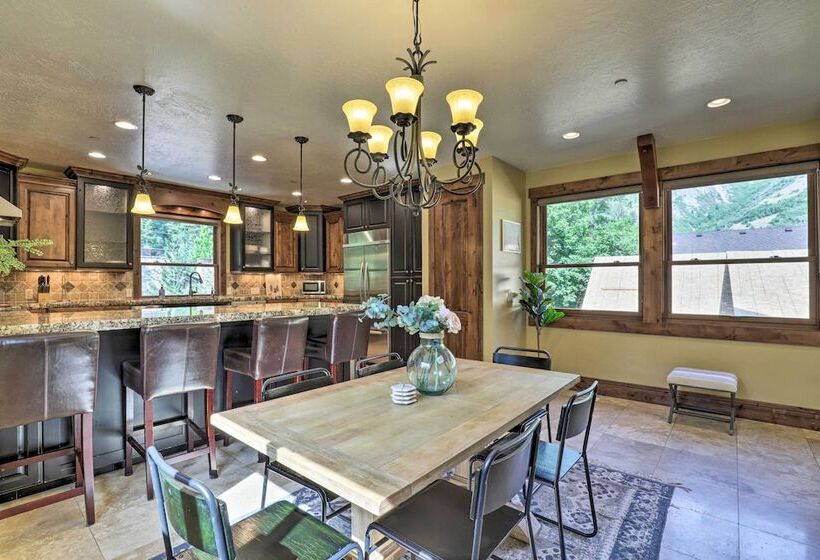 Provo Canyon Cabin  Treehouse  W/ Mountain Views