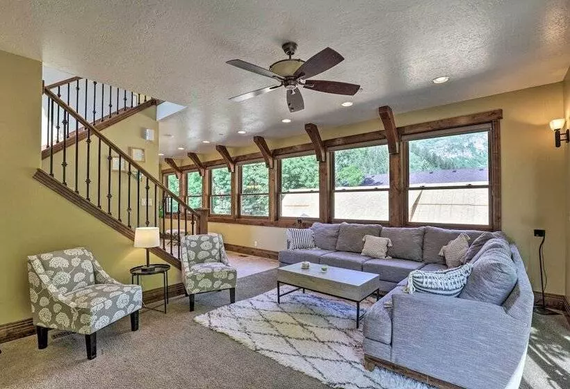 Provo Canyon Cabin  Treehouse  W/ Mountain Views