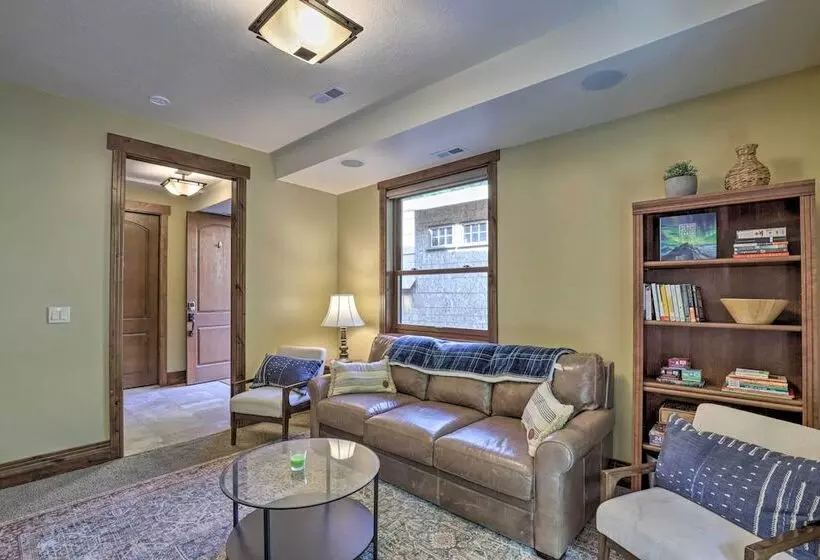 Provo Canyon Cabin  Treehouse  W/ Mountain Views