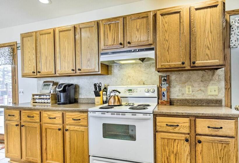 Fishing Haven: Family Home On Indian Lake