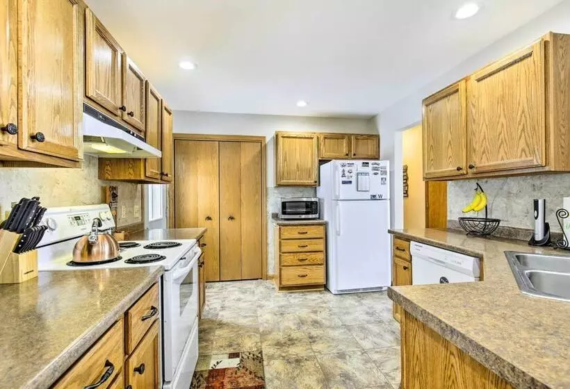 Fishing Haven: Family Home On Indian Lake