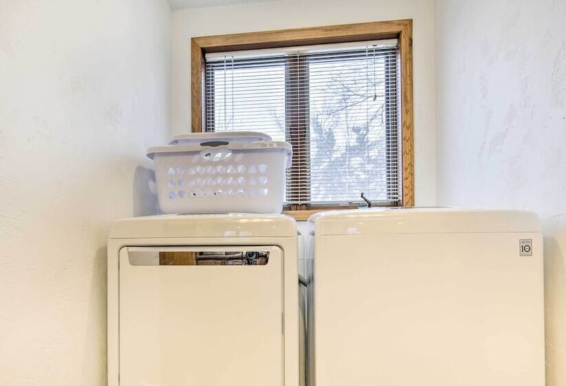 Fishing Haven: Family Home On Indian Lake