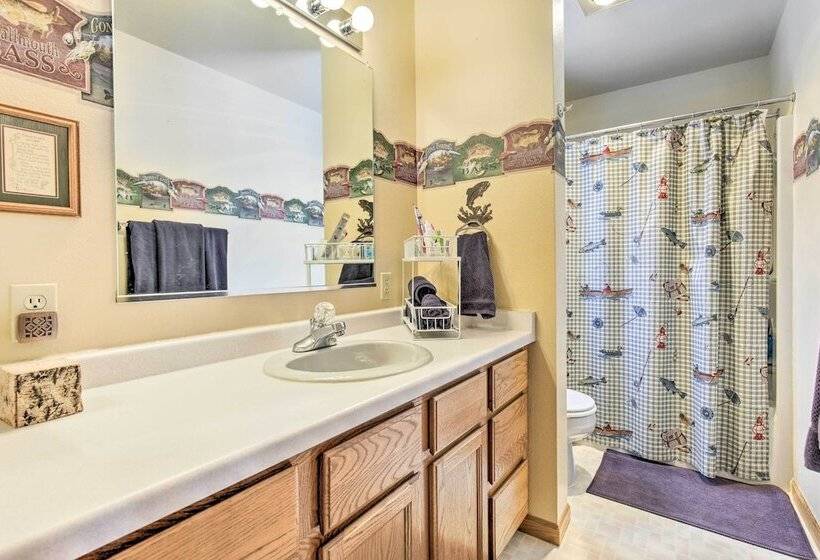 Fishing Haven: Family Home On Indian Lake