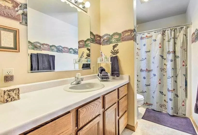 Fishing Haven: Family Home On Indian Lake