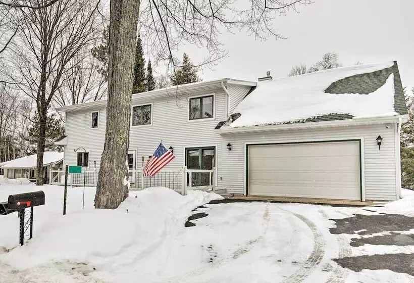 Fishing Haven: Family Home On Indian Lake