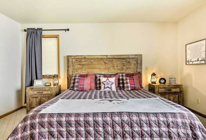 Fishing Haven: Family Home On Indian Lake