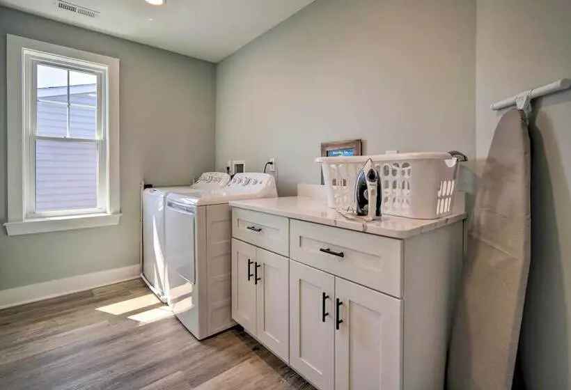 Gorgeous Newly Built Home: Golf Course View!