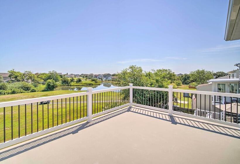 Gorgeous Newly Built Home: Golf Course View!
