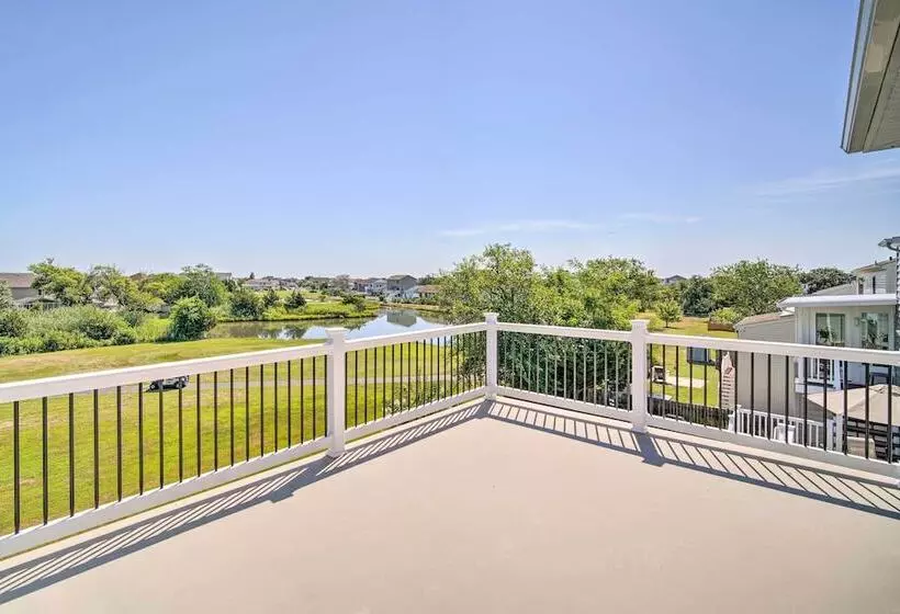 Gorgeous Newly Built Home: Golf Course View!