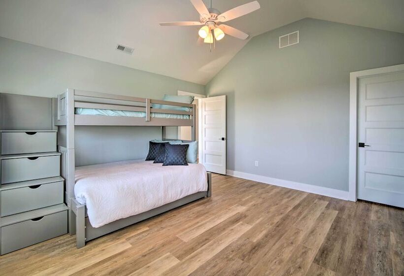 Gorgeous Newly Built Home: Golf Course View!