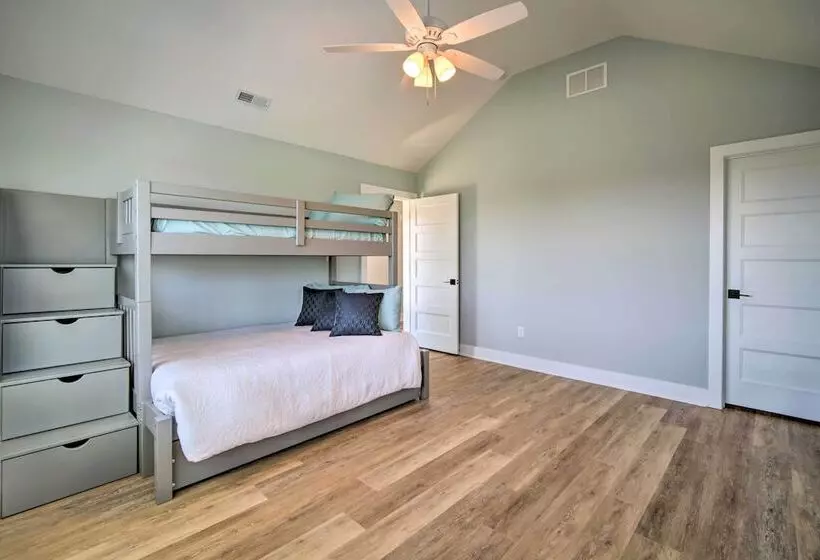 Gorgeous Newly Built Home: Golf Course View!