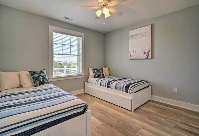 Gorgeous Newly Built Home: Golf Course View!