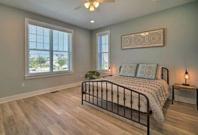 Gorgeous Newly Built Home: Golf Course View!