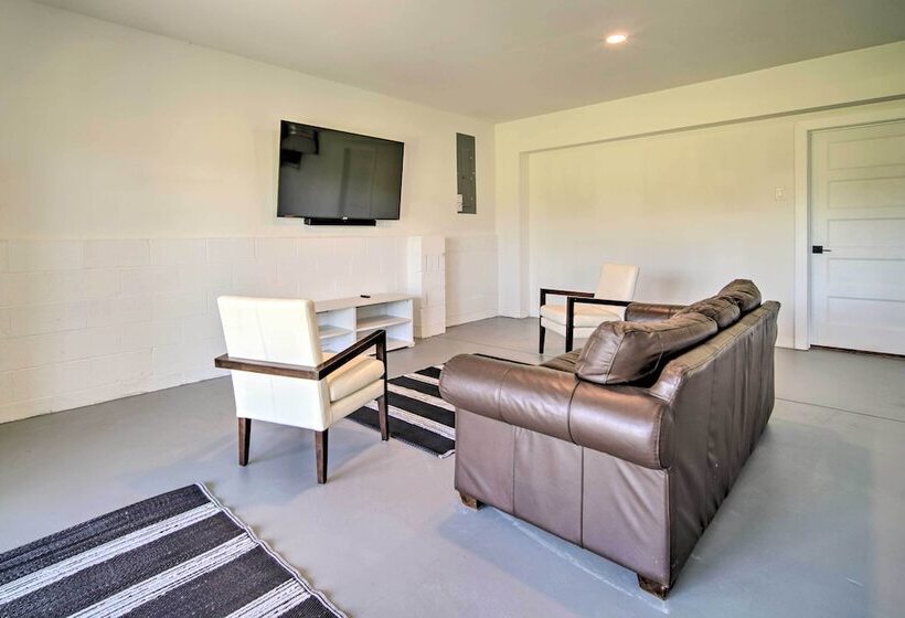 Gorgeous Newly Built Home: Golf Course View!